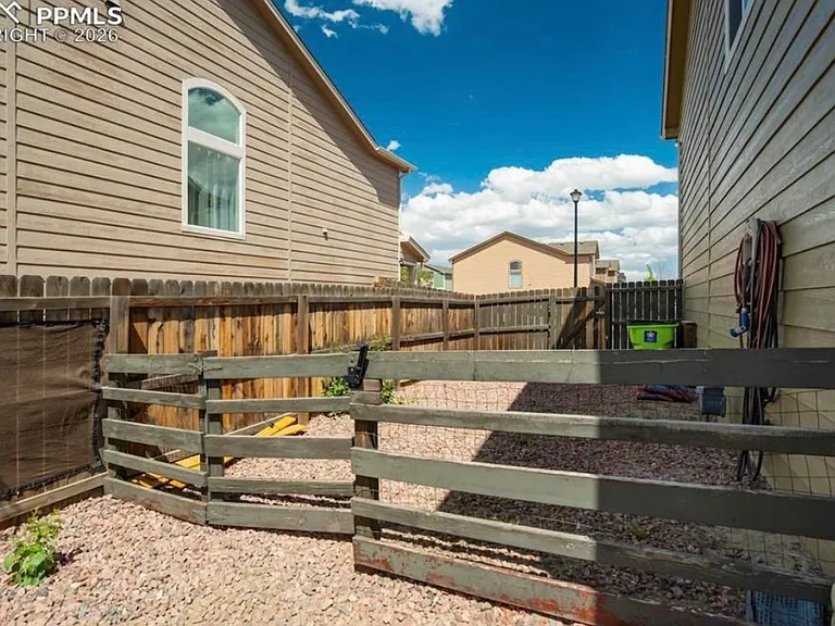 3812 Chia Dr — Photo 4