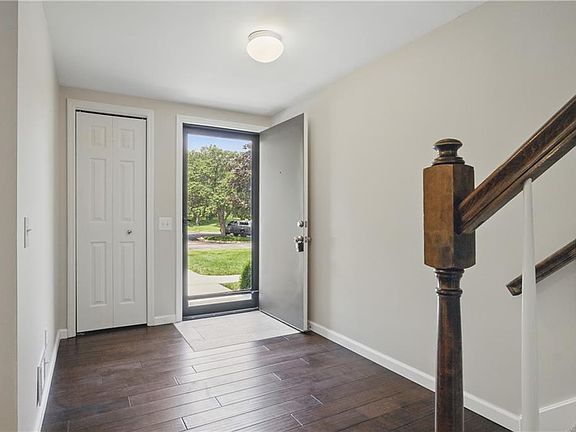 2nd image of 10547 Foster St