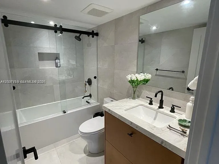 520 Brickell Key Dr — Photo 14