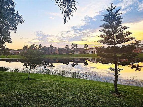 5th image of 585 Grand Canal Dr