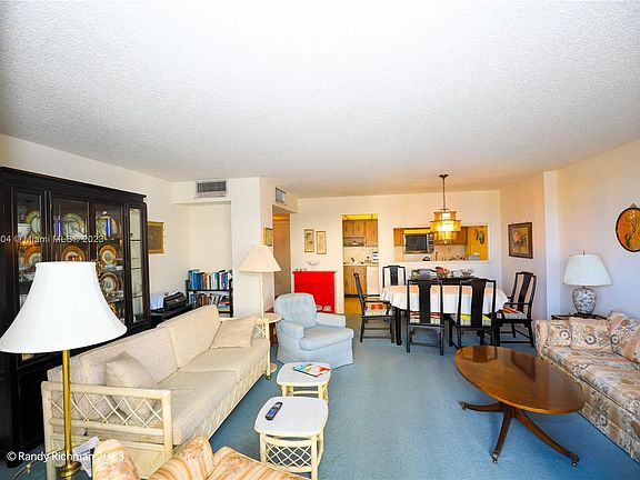 5th image of 600 NE 36th St APT 302