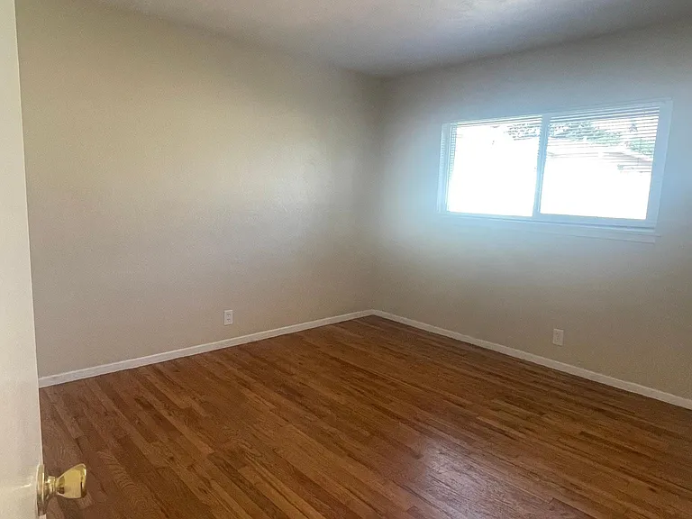 1125 Monterey Ave #12 — Photo 9