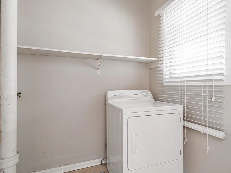 1014 Schiller Ave — Photo 18