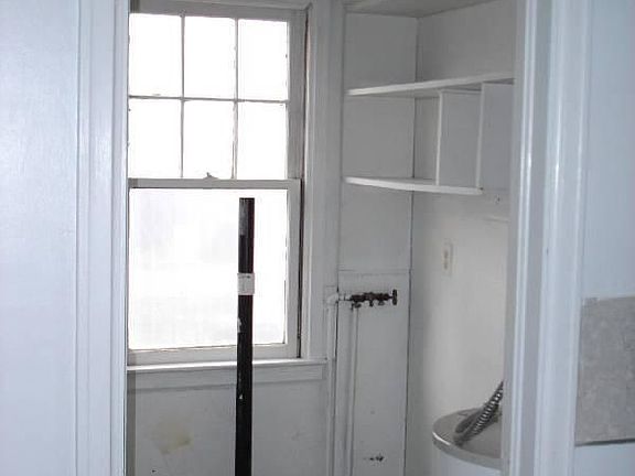 4th image of 607 S Hawthorne Ave