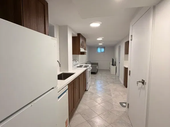 103 McAnulty Blvd, Hamilton, ON L8H 3H3