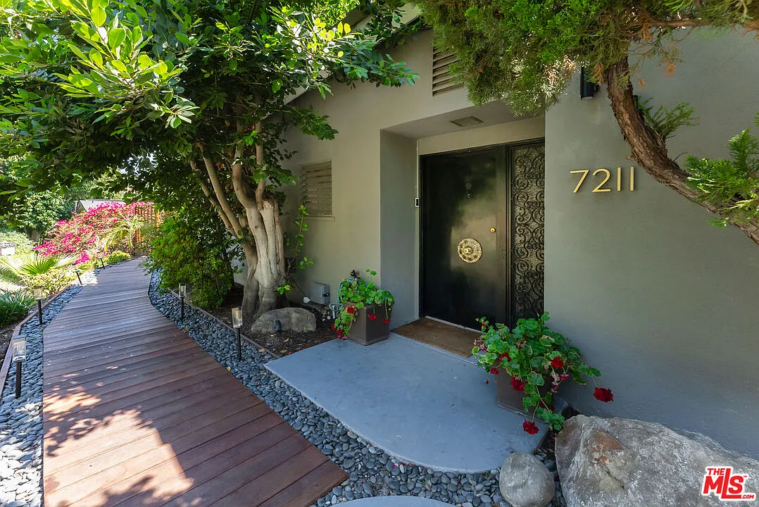 3 bed, 2.0 bath, 2067 sqft, $10,500 — Photo 3