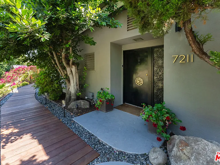 7211 Chelan Way — Photo 3