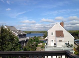 68 Oak Hill Rd, Narragansett, RI 02882