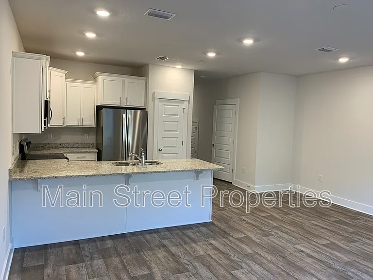 1524 Farragut Way — Photo 4