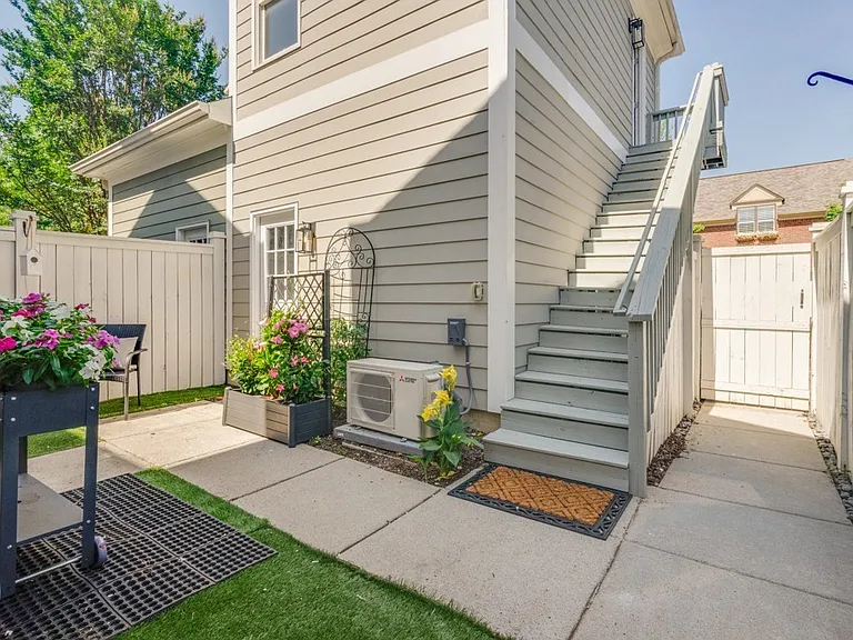 619 Cheltenham Ave — Photo 13