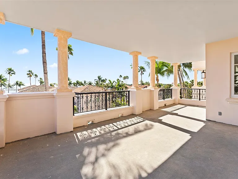 19133 Fisher Island Dr #19133 — Photo 32