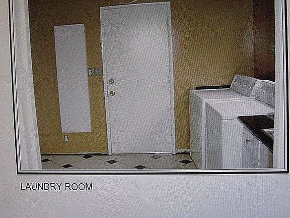 3rd image of 950 Hillcrest Dr