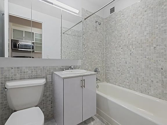 4th image of 37 Wall St APT 16H