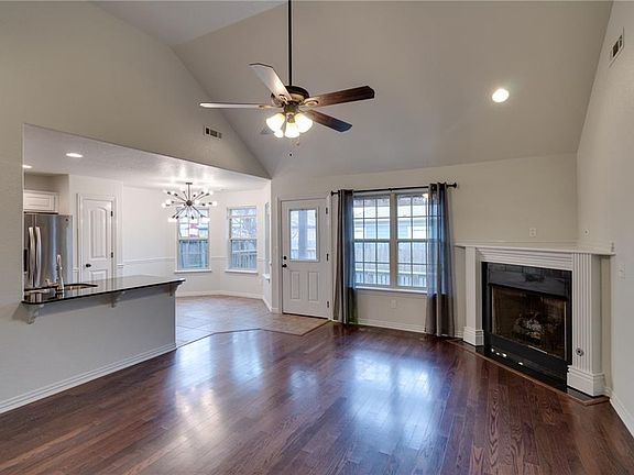 4th image of 2657 N Barcelona Ave