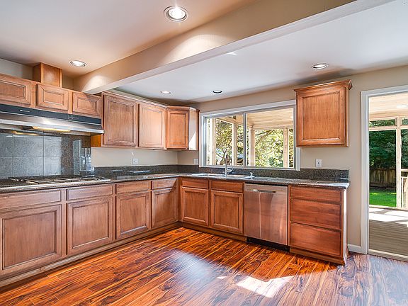 4th image of 14510 Holiday Dr NW