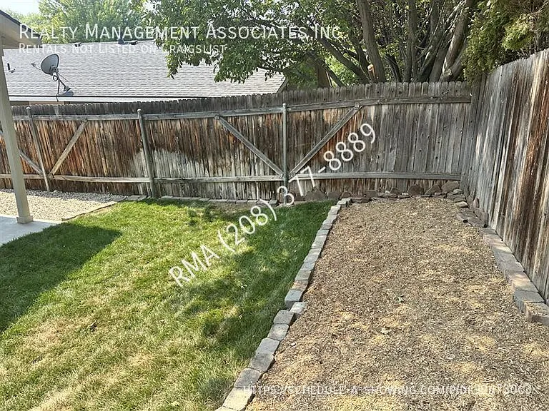 11760 W Kings Canyon St — Photo 12