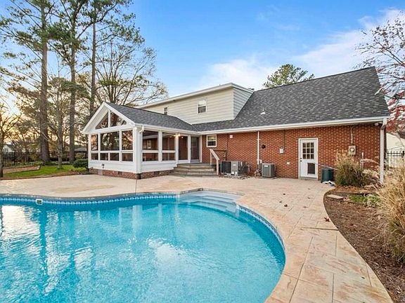 4th image of 1328 Malmgren Ct