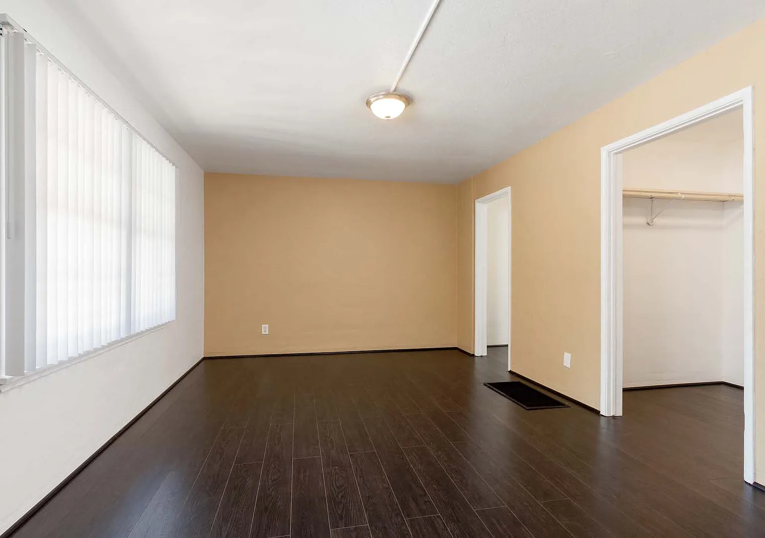 455 Magnolia — Photo 2