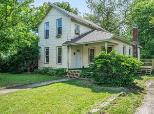 37 S State St, Sparta, MI 49345