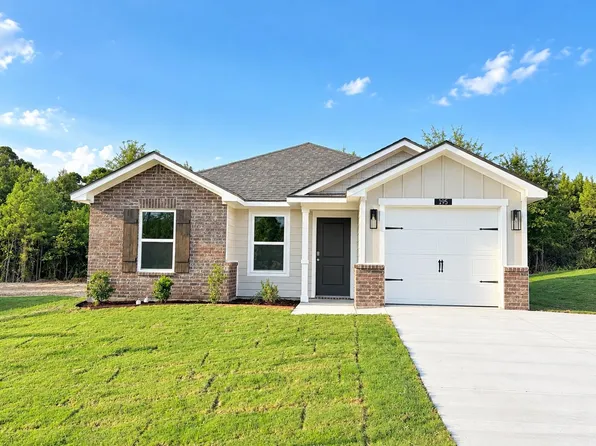 195 Spokane St, Gladewater, TX 75647