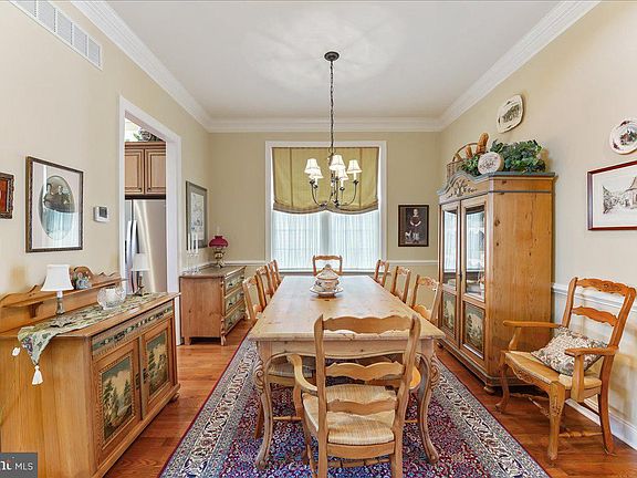 4th image of 463 Peters Way
