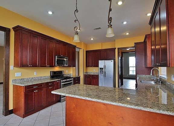 5th image of 1411 Pressburg St