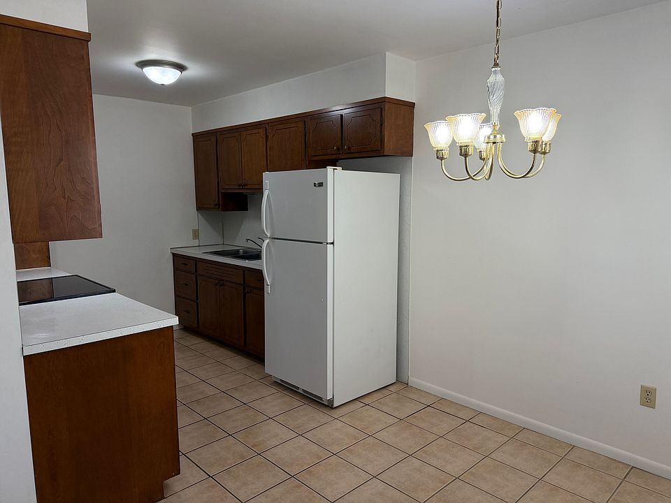 1st image of 447 S 4th St APT 1