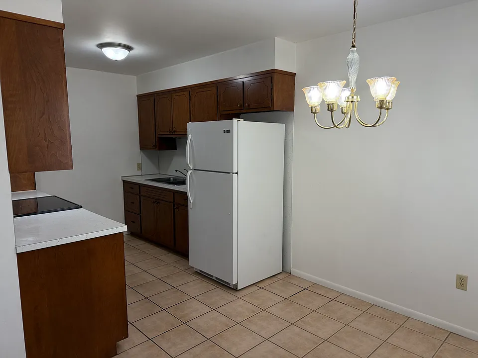 447 S 4th St #1