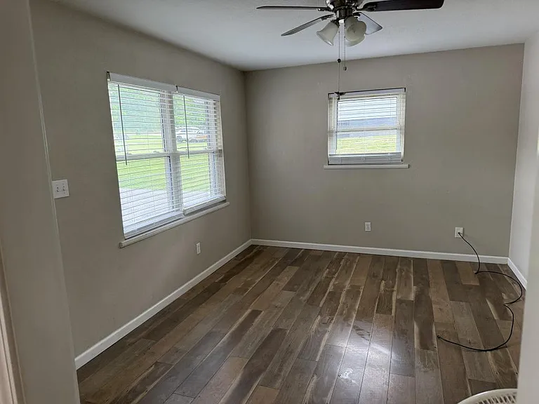 3216 Mayfield Dr #7 — Photo 2