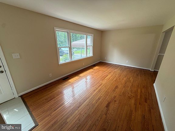 3rd image of 129 Durham Dr