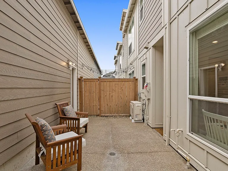 3478 SE Birchleaf St — Photo 30