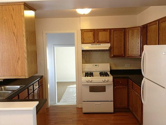 5th image of 556 Riverview Dr