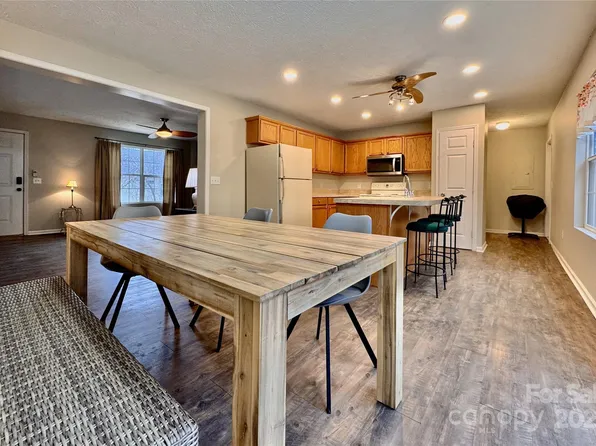 231 Newberry Dr, Fletcher, NC 28732