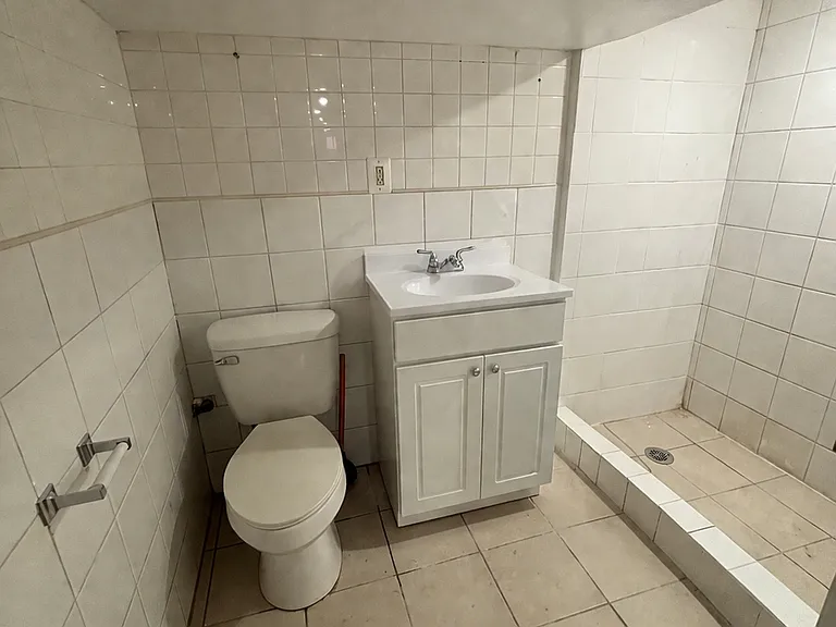 Basement Unit Full Bathroom