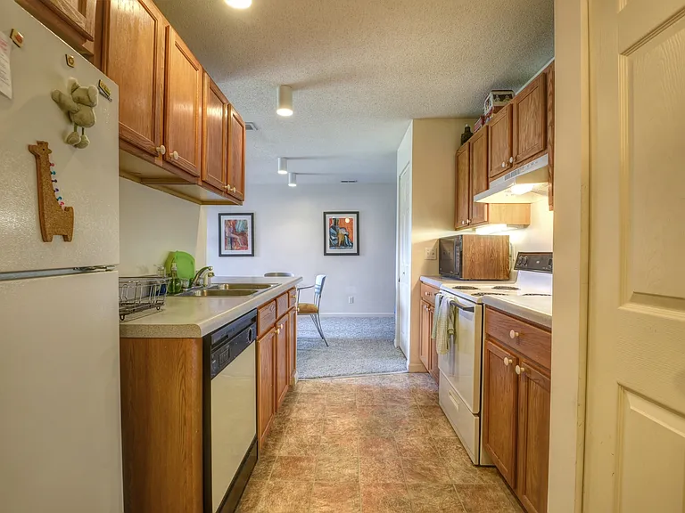 1203 Wesley Ave — Photo 9