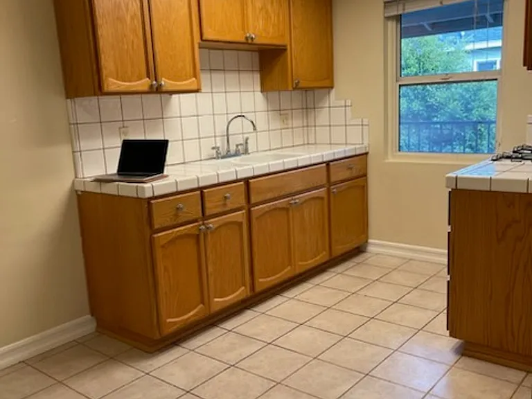 1316 W Valencia Dr — Photo 5