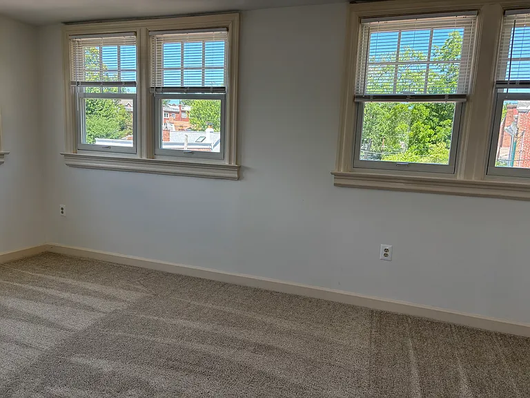 3533 W Pl NW — Photo 6