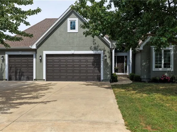 109 SE Chelsea Dr, Lees Summit, MO 64063