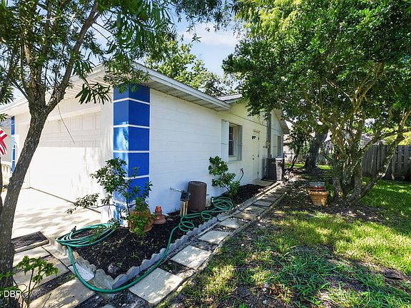 3rd image of 51 Mayfield Cir