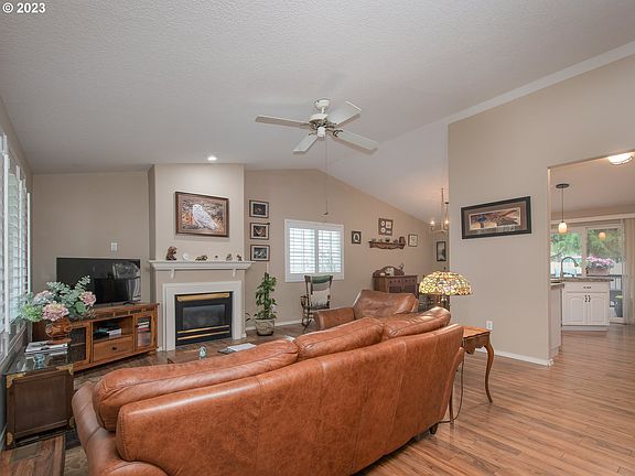 3rd image of 4307 NE 75th Ave