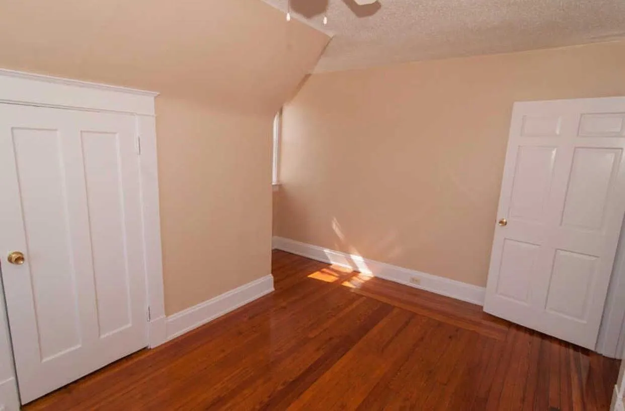 4 bed, 2.5 bath, 1500 sqft, $800 — Photo 2