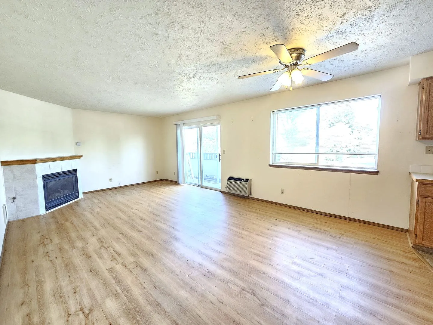 12506 E 3rd Ave — Photo 3