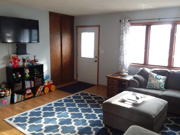 2nd image of 16 Camelot Ln