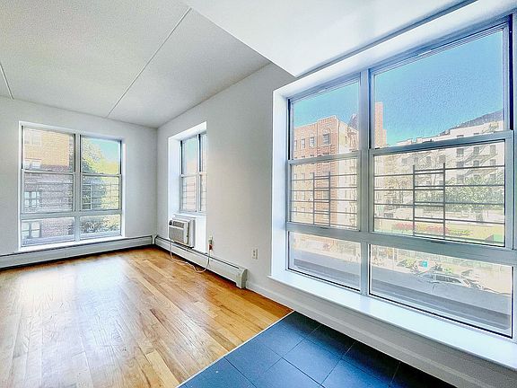 2nd image of 4469 Broadway Unit 316