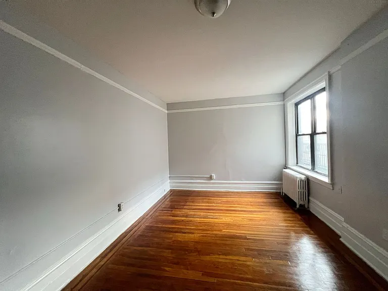 Sevilla Grande - Renovated Units at Journal Square Path — Photo 24