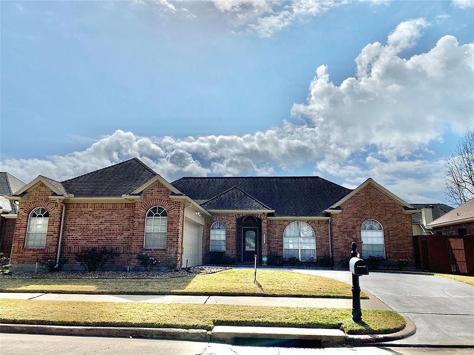 1st image of 16011 Mountain Shadows Dr