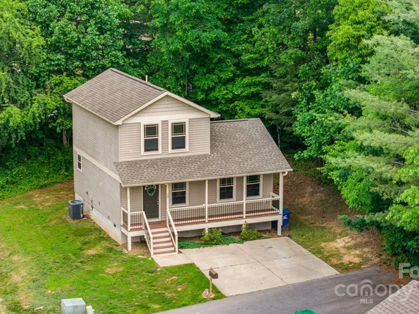 10 Coralberry Dr, Candler, NC 28715