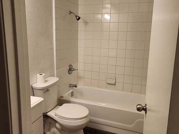 4th image of 324 Valley Park Dr