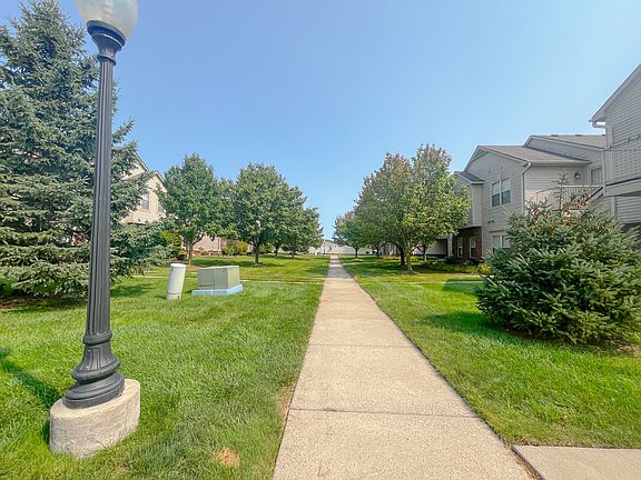 4th image of 23855 Greenwood Dr #23855
