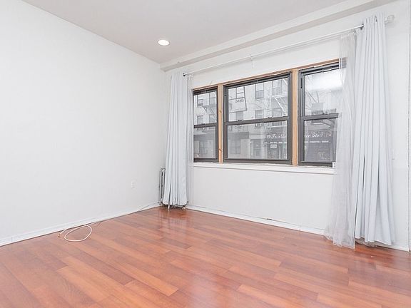3rd image of 793 Franklin Ave #1B